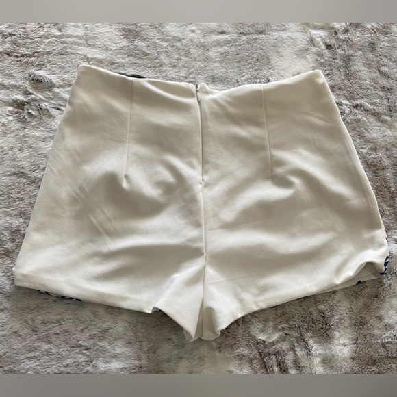 Lulu’s Rhythm Gonna Get You White embroidered shorts, summertime, size Small - Picture 3 of 10